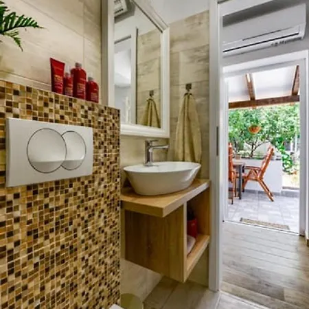 Yula Apartment *