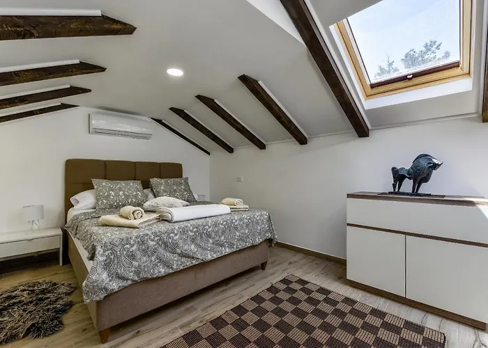 Yula Apartment