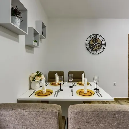 Apartament Yula *