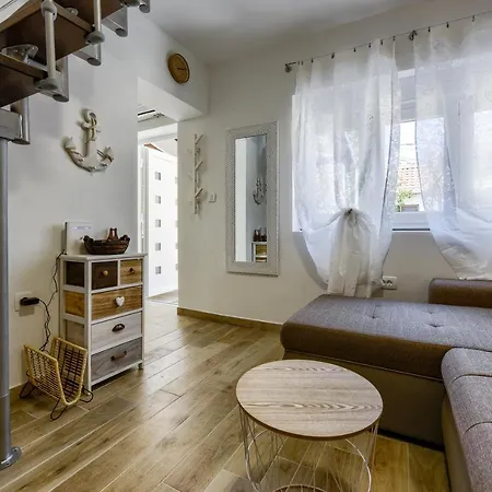 Yula Apartament