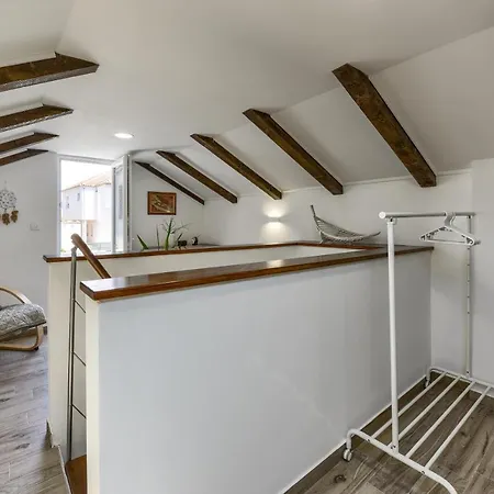 Yula Apartament *